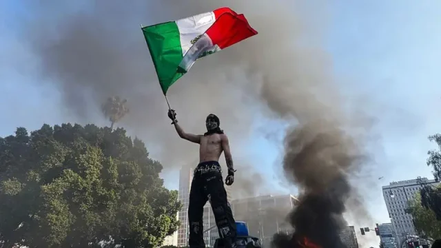 BanderaMéxico_protestasLA
